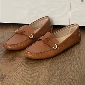 EUC Cole Haan Evelyn Bow Womens Loafer sz 10B light brown with gold detailing